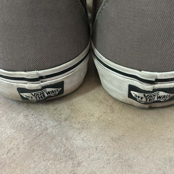 Vans high top shoes. Size 9.5M. In great condition. - Picture 7 of 7